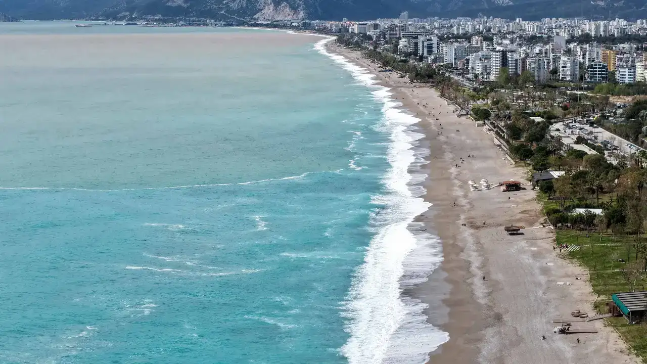 Antalya'da Sağanak ve Fırtına Arası Deniz Keyfi 9